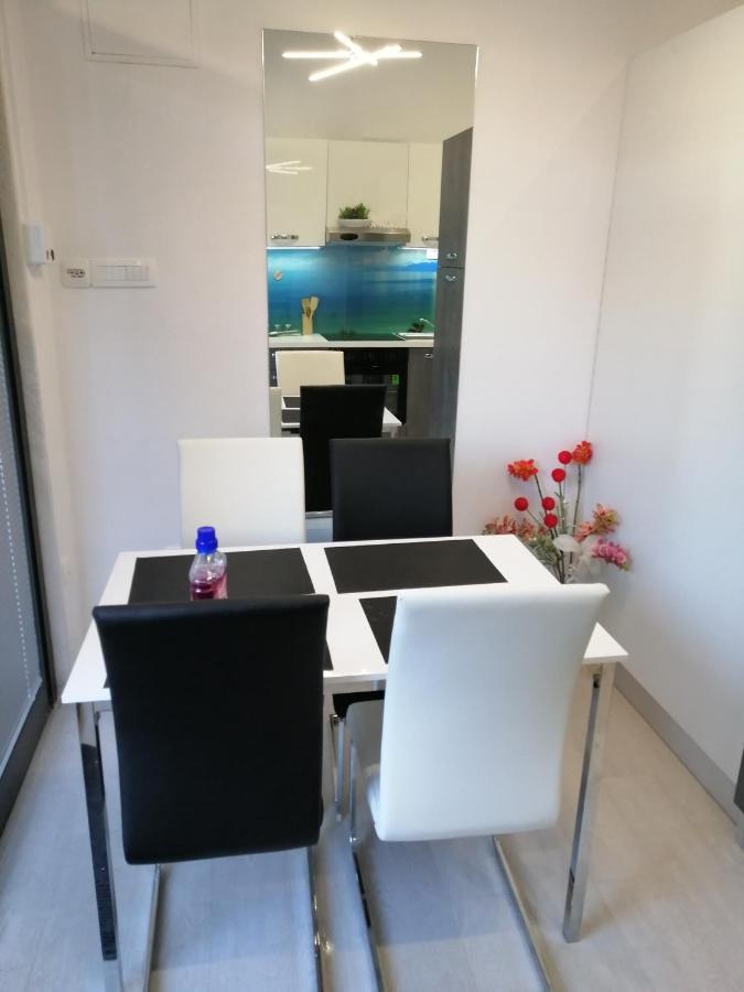 ספליט Apartment Rose By The Beach & Tennis Courts מראה חיצוני תמונה
